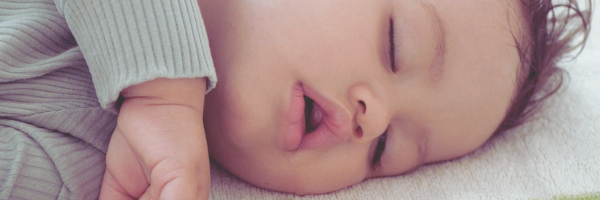 Câte ore ar trebui să doarmă un bebeluș, în funcție de vârstă?